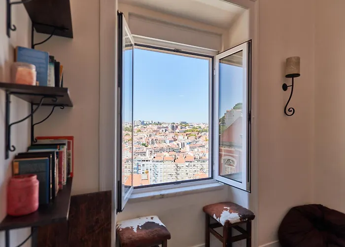 The Sunset Nest Apartment Lissabon